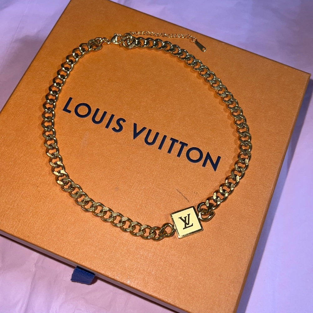 Louis Vuitton chain necklace